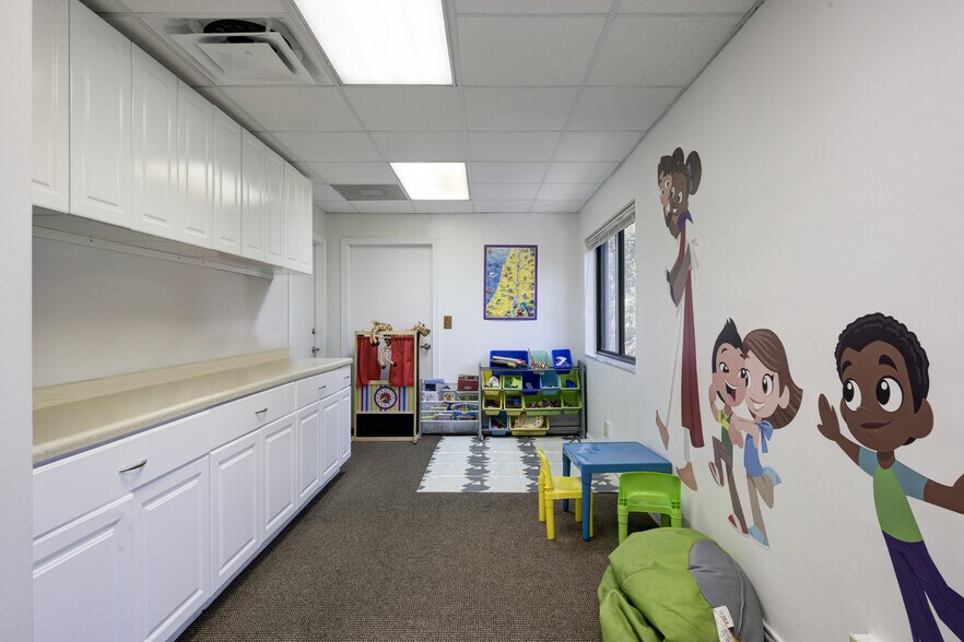 More Photos Of 2240 Palm Beach Lakes Blvd, West Palm Beach Office For Sale