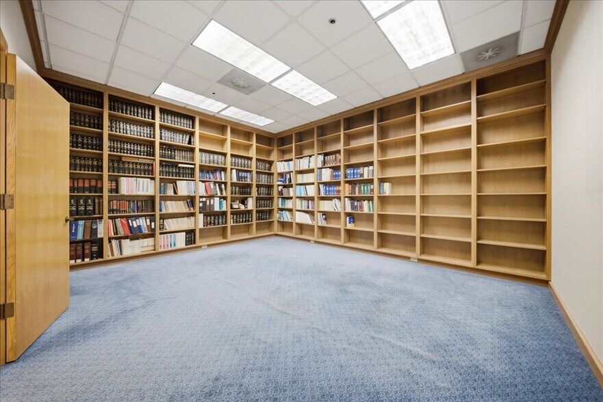 More Photos Of 700 University Ave, Sacramento Office For Lease