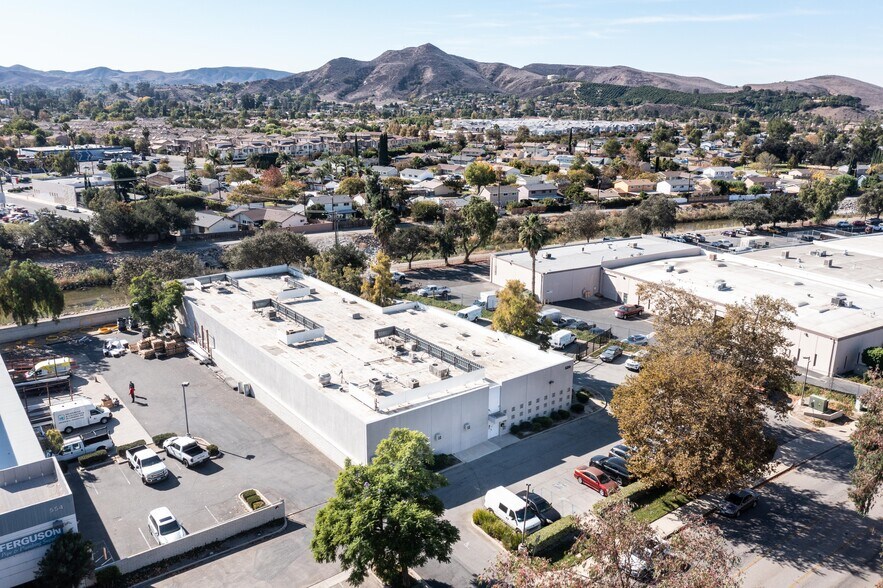 More Photos Of 520 E Easy St, Simi Valley Warehouse For Lease