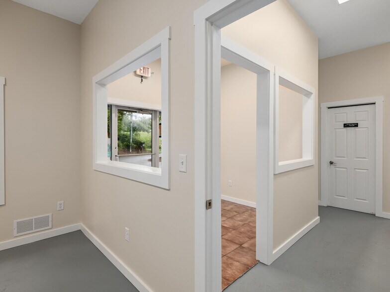 More Photos Of 732 Jonesborough St, Hendersonville Industrial For Sale