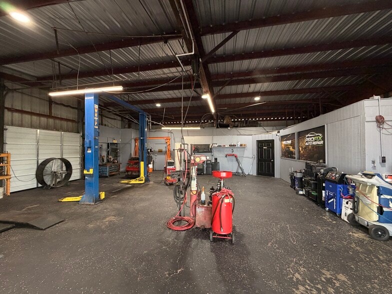 More Photos Of 5100 34th St N, Saint Petersburg Auto Repair For Sale