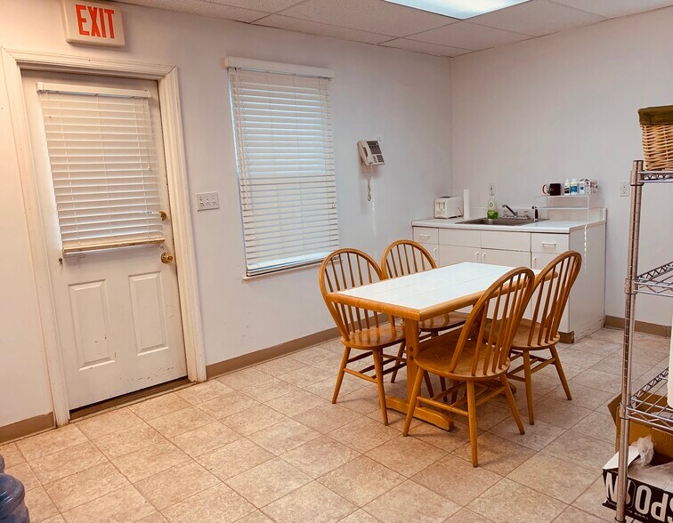 More Photos Of 59 Avenue at the Commons, Shrewsbury Medical For Lease
