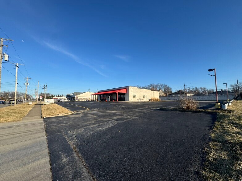 More Photos Of 13425 Snow Rd, Brook Park Freestanding For Lease