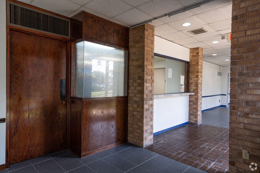 More Photos Of 3919 Woodlawn Ave, Pasadena Medical For Lease