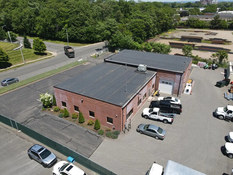 More Photos Of 75 Elliott St E, Hartford Light Manufacturing For Lease