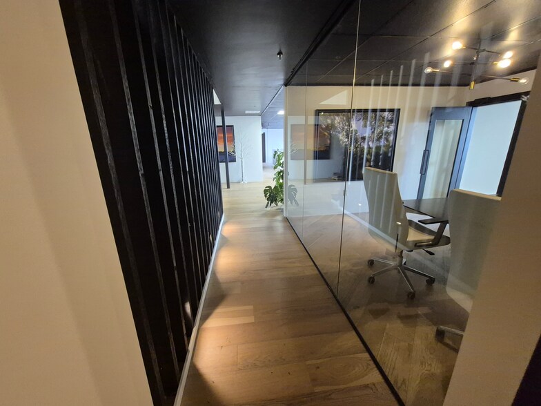 More Photos Of 5932-5934 McIntyre St, Golden Light Manufacturing For Lease