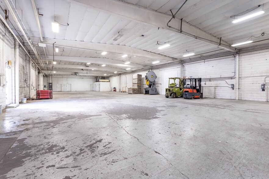 More Photos Of 661 Arroyo St, San Fernando Manufacturing For Lease