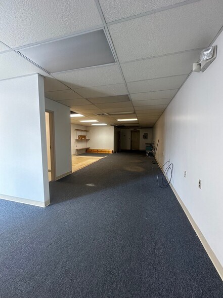 More Photos Of 92 Weston St, Hartford Light Distribution For Lease