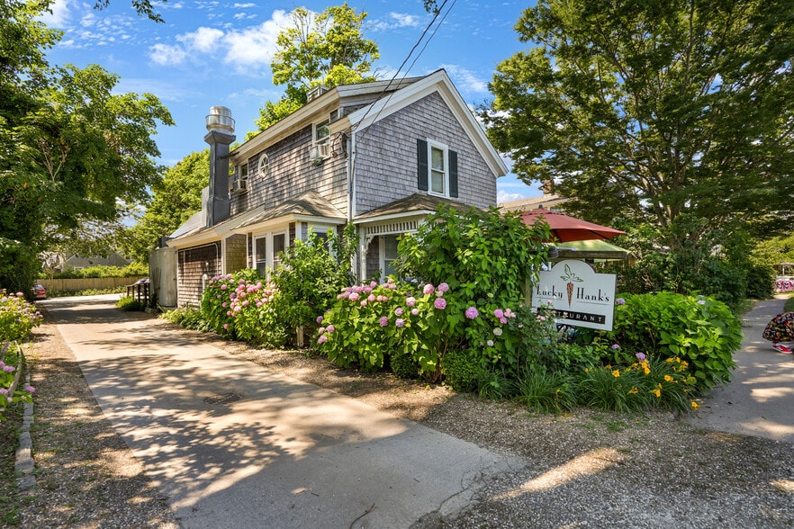More Photos Of 218 Upper Main St, Edgartown Flex For Sale