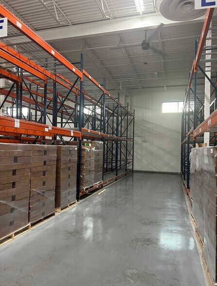More Photos Of 253 Commerce Dr, Grayslake Warehouse For Sale