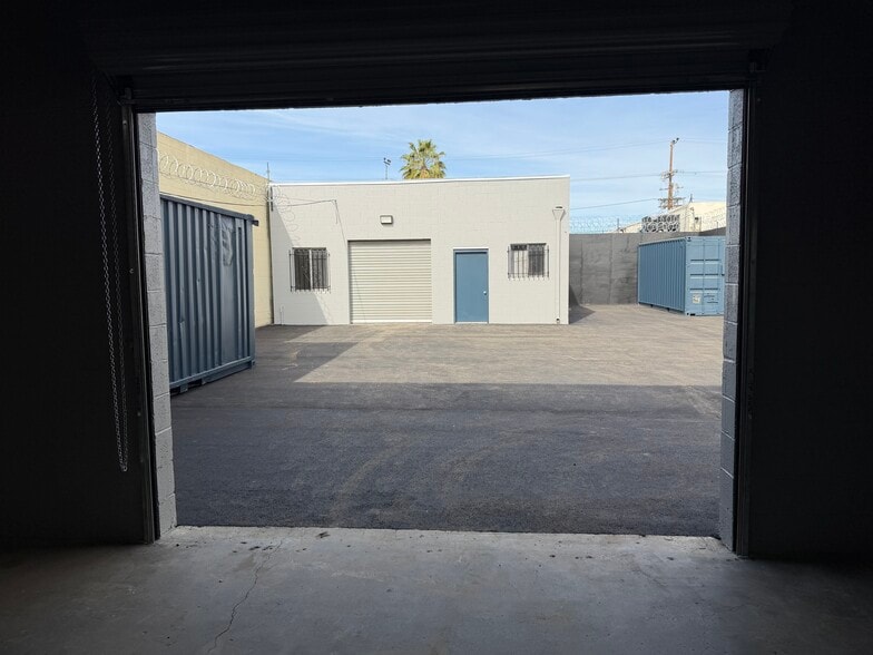 More Photos Of 14641-14643 Lull St, Van Nuys Warehouse For Lease