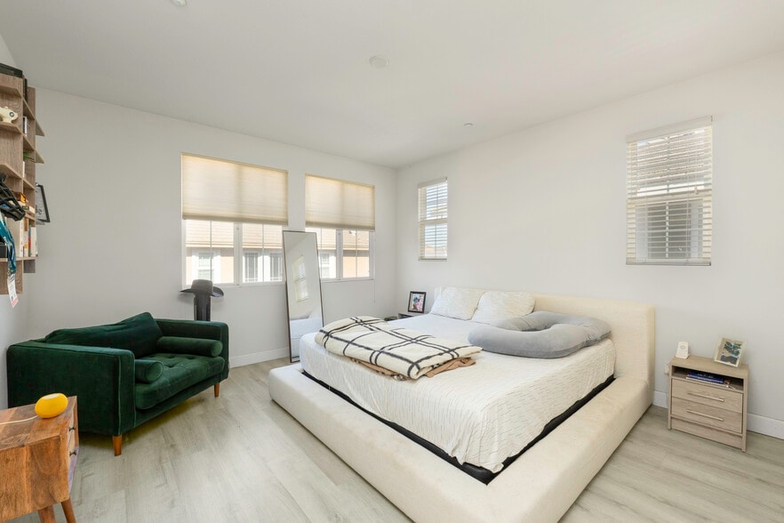 More Photos Of 10997 Cedarhurst Way, Riverside Multifamily For Sale