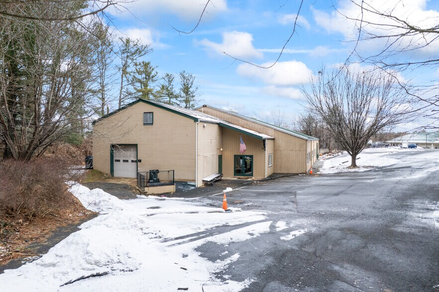 More Photos Of 105 E Cornwell Ln, Purcellville Warehouse For Sale