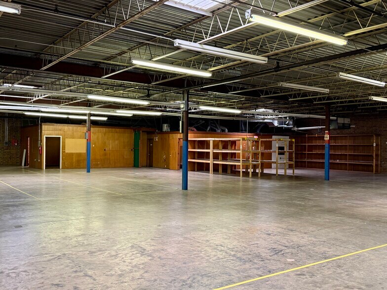 More Photos Of 2005 Fulton Pl, High Point Warehouse For Lease