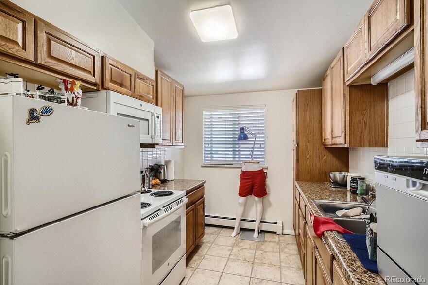 More Photos Of 512 Maple St, Golden Apartments For Sale