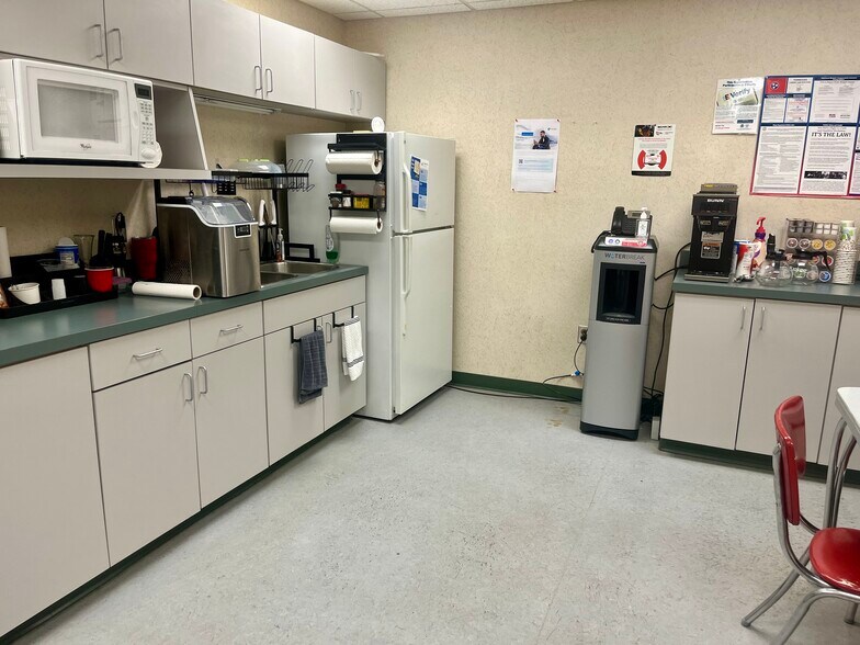 More Photos Of 2400 Sutherland Ave, Knoxville Office For Lease