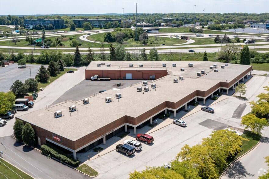 More Photos Of 20711 W Watertown Rd, Waukesha Showroom For Lease