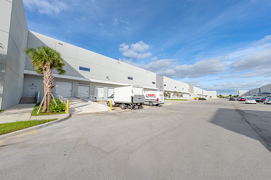 More Photos Of 12000 NW 39 St, Coral Springs Unknown For Lease