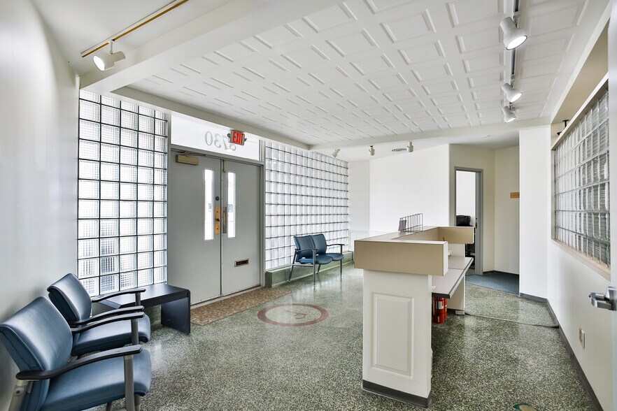 More Photos Of 8730 Big Bend Blvd, Webster Groves Office For Sale