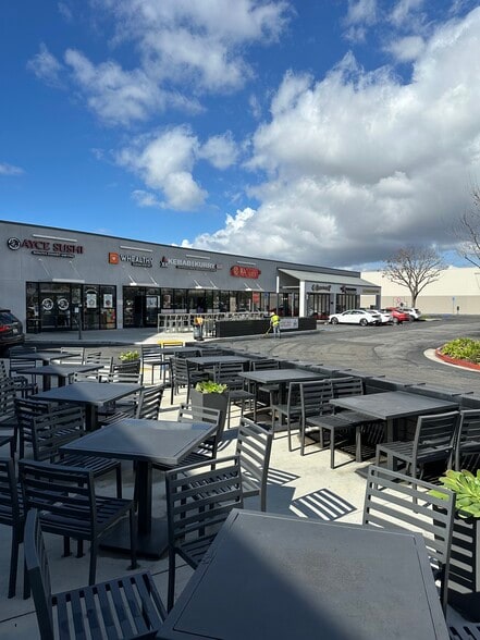 More Photos Of 3370-3400 S Bristol St, Santa Ana Freestanding For Lease