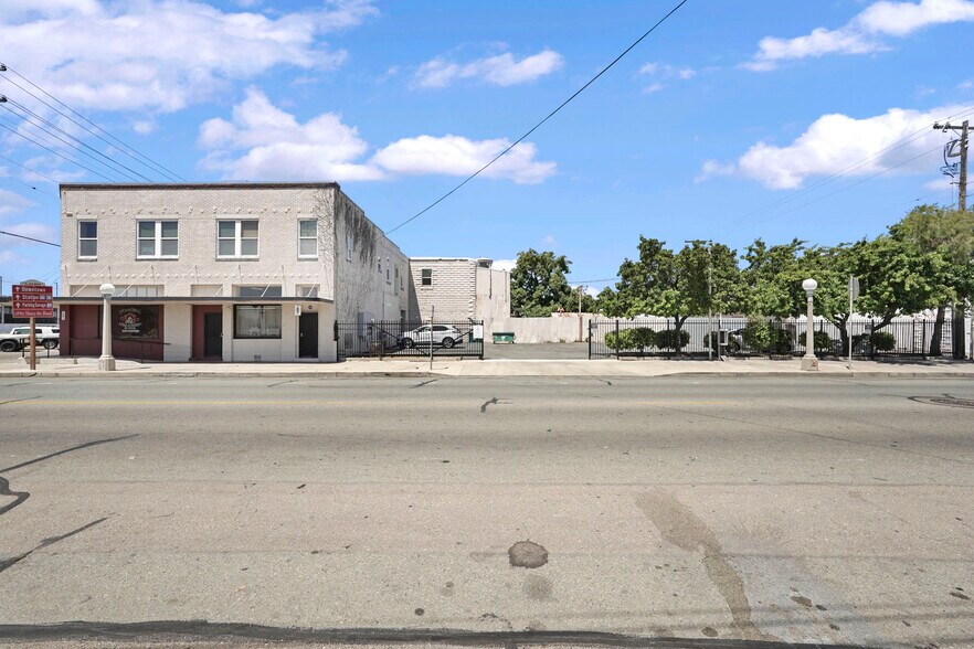 More Photos Of 2 N Main St, Lodi Storefront Retail Office For Sale