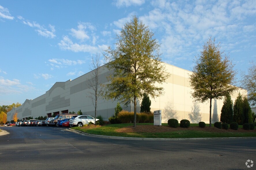 More Photos Of 488 Gallimore Dairy Rd, Greensboro Unknown For Lease