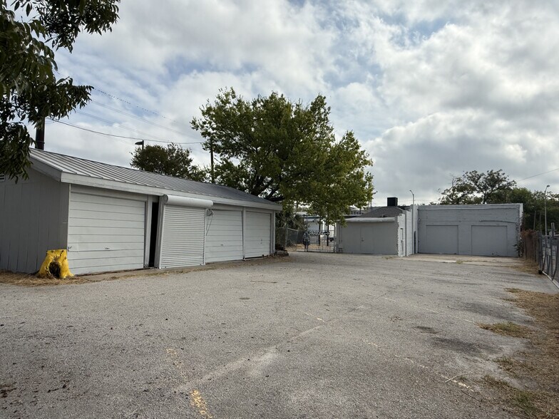 More Photos Of 3700 Guadalupe St, Austin Flex For Lease