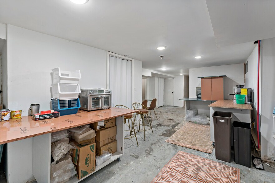 More Photos Of 848 Duss Ave, Ambridge Storefront Retail Residential For Sale