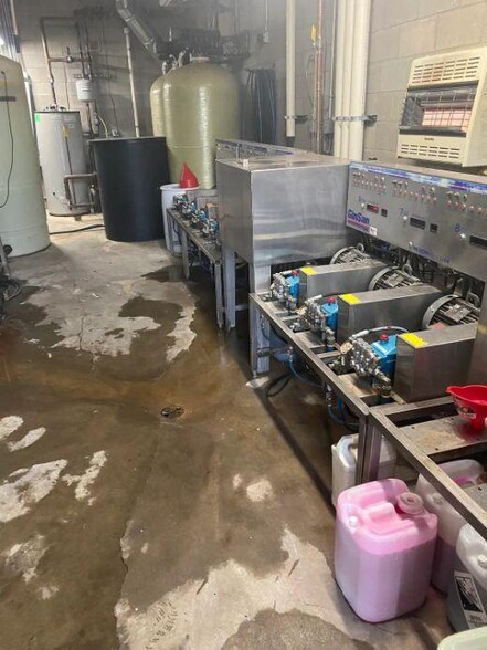 More Photos Of 261 12th Ave SE, Norman Carwash For Sale