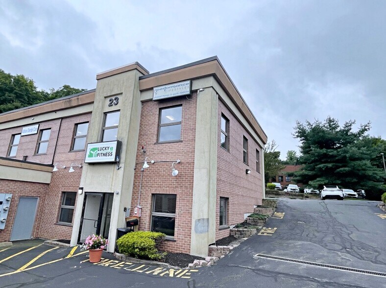 More Photos Of 23 Cambridge St, Burlington Storefront For Lease