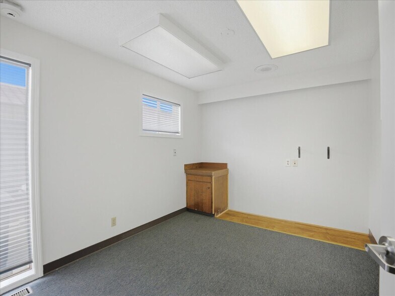 More Photos Of 950-960 Uglow Ave SE, Dallas Medical For Sale