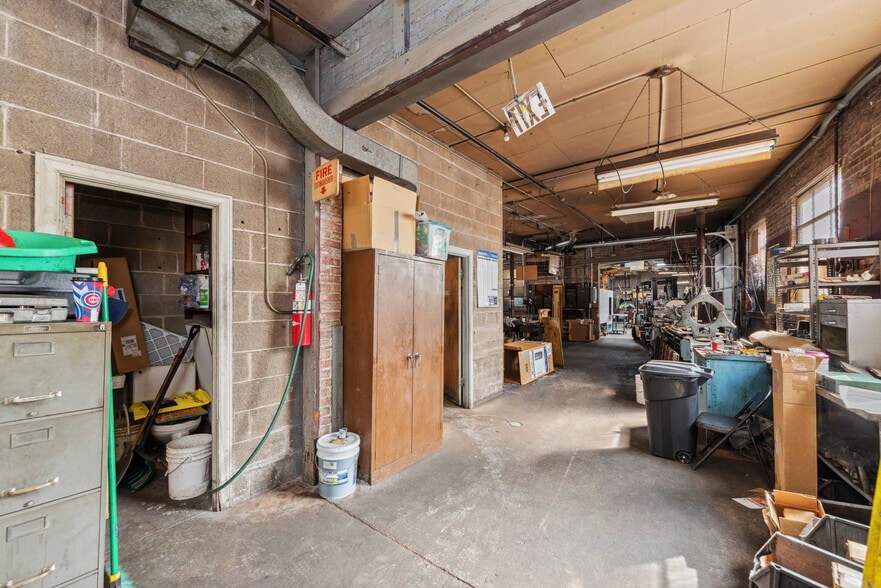 More Photos Of 3957 N Normandy Ave, Chicago Manufacturing For Sale