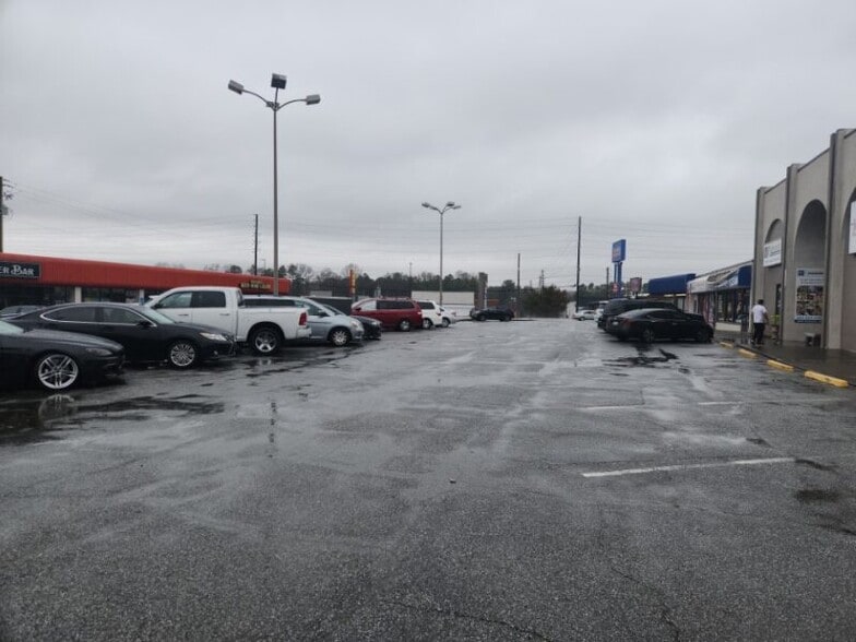 More Photos Of 1392-1424 Roswell Rd, Marietta Storefront For Sale