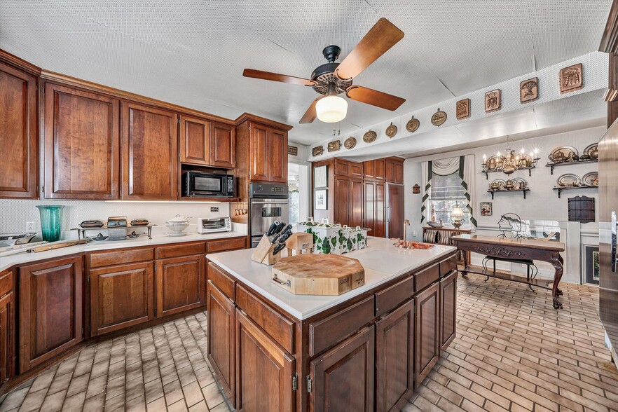 More Photos Of 934 Commander Dr, Roanoke Specialty For Sale