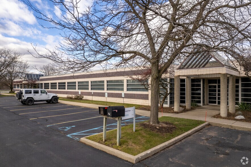 More Photos Of 3230 Broadmoor Ave SE, Grand Rapids Office For Sale