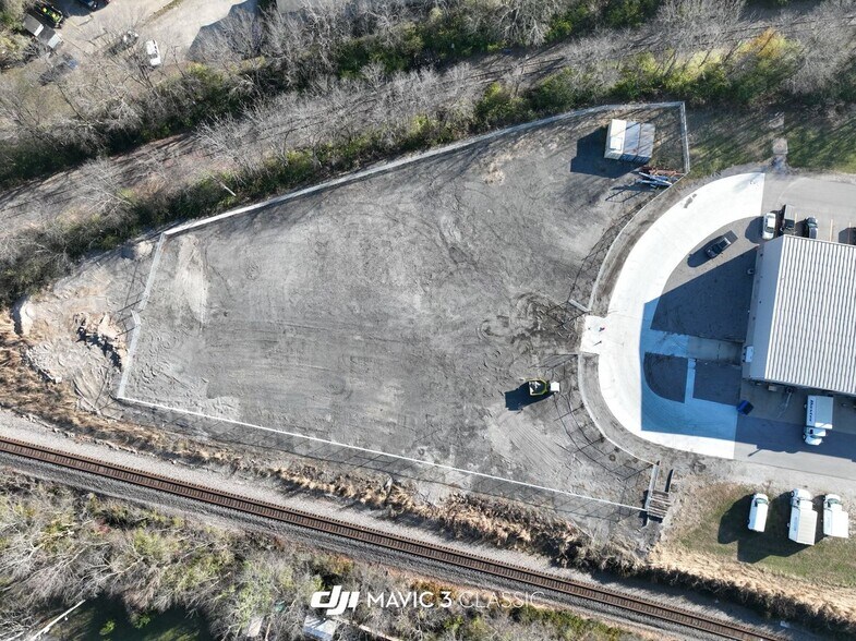 More Photos Of 855 Kentucky St, Shelbyville Land For Lease