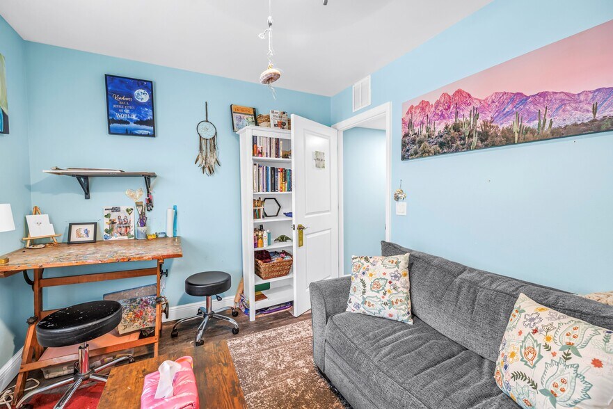 More Photos Of 575 49th St S, Saint Petersburg Office For Sale