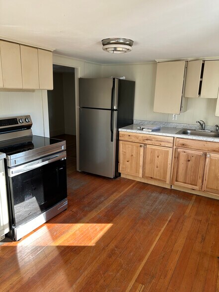 More Photos Of 35 Bath Rd, Brunswick Multifamily For Sale