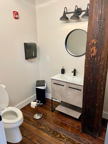 More Photos Of 1100-1102 N Delaware Ave, Philadelphia Office For Lease