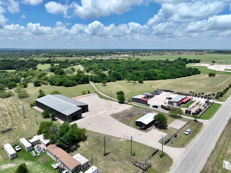 More Photos Of 4528 S Interstate 35, Alvarado Warehouse For Lease