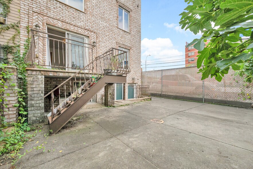More Photos Of 2105 33rd Ave, Astoria Multifamily For Sale