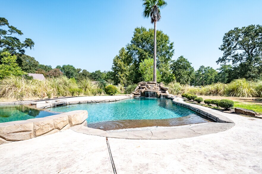 More Photos Of 16410 FM 1485 Rd, Conroe Veterinarian Kennel For Sale