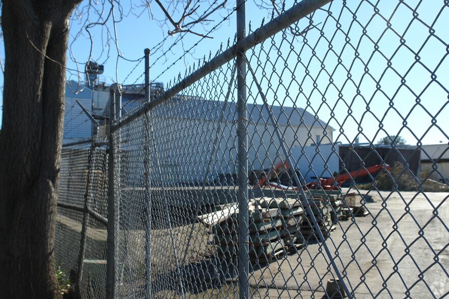 More Photos Of 2020 Esplanade Rd, Chico Light Manufacturing For Sale