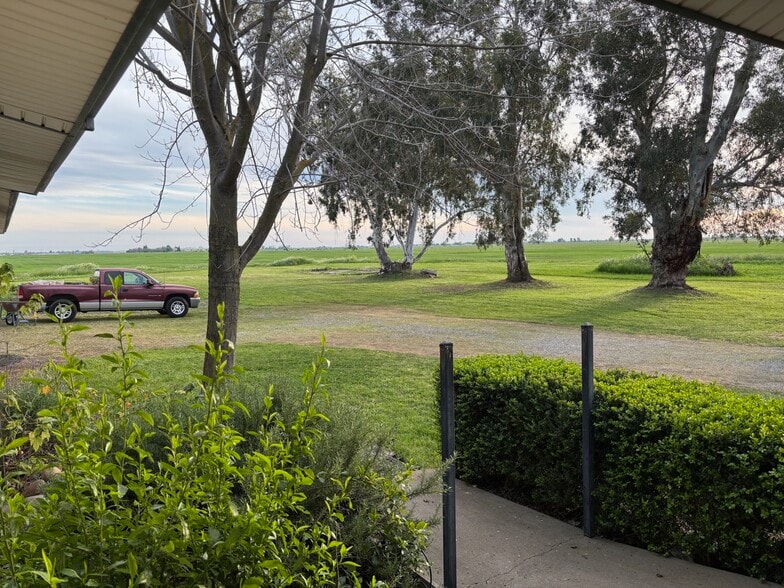 More Photos Of 3027 W Wise Rd, Lincoln Land For Sale