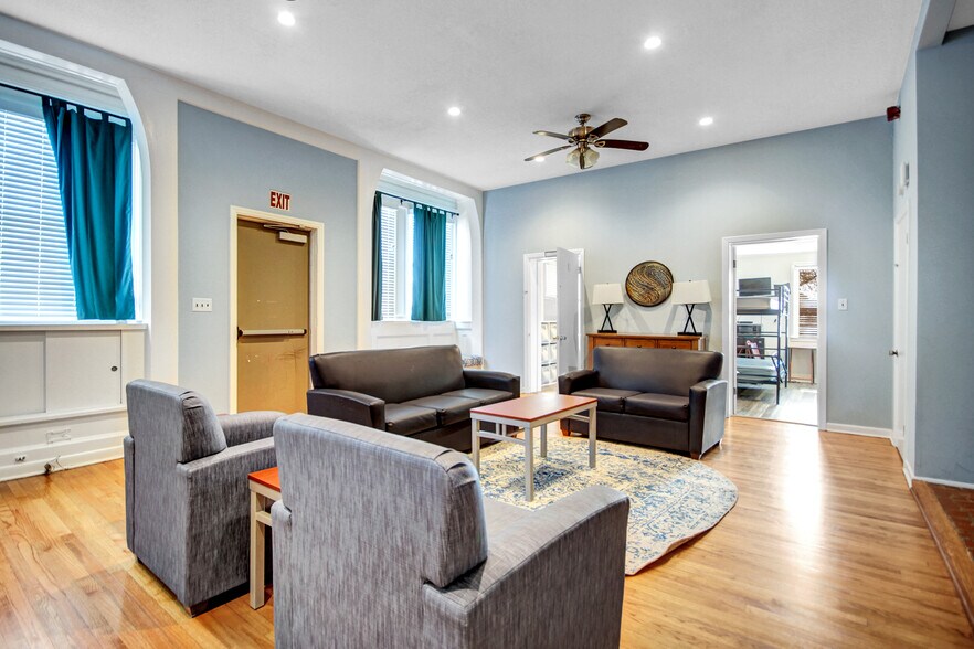 More Photos Of 4951 Jenkins Ave, North Charleston Office For Sale