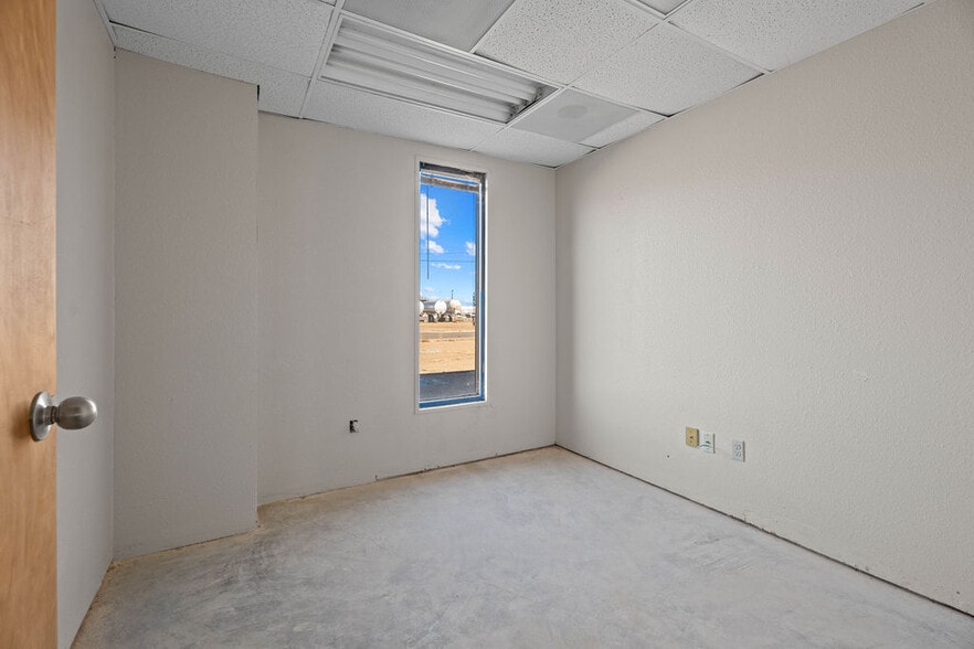 More Photos Of 1109 Kemper St, Lubbock Warehouse For Lease