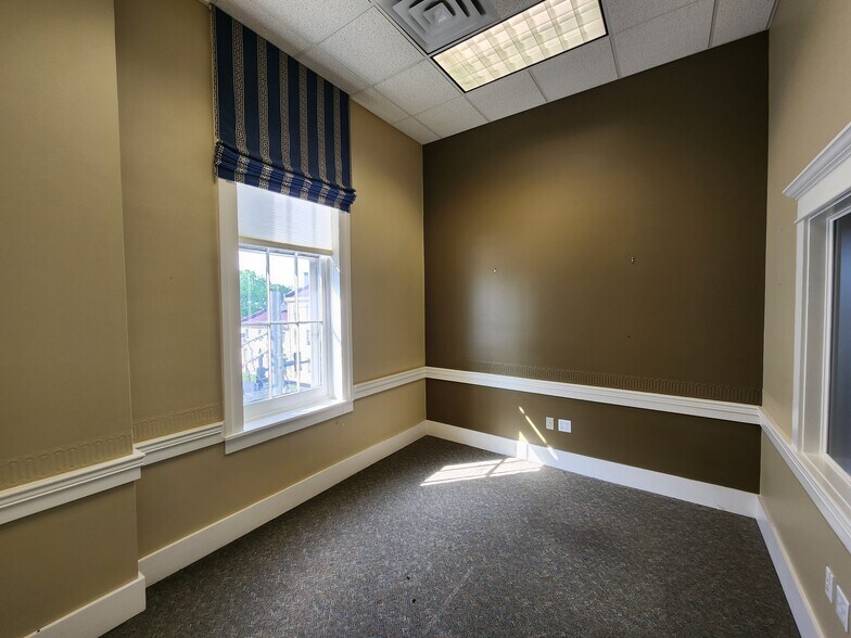 More Photos Of 446 E Main St, Bowling Green Office For Sale