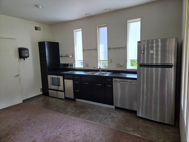 More Photos Of 108 S Market St, Ligonier Township Freestanding For Sale