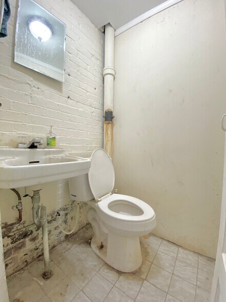 More Photos Of 8329 Delaware Ave, Upper Darby Service For Sale