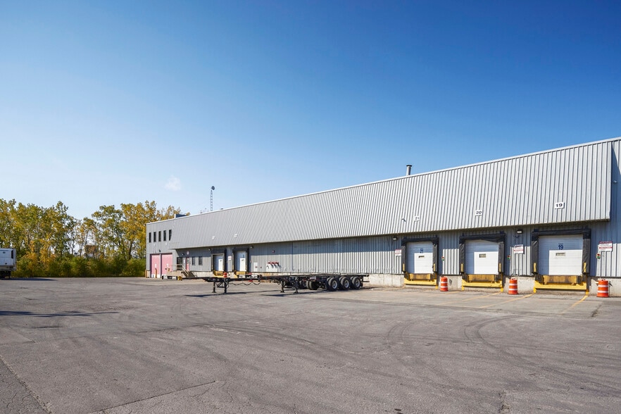 More Photos Of 2177 Av 23e, Lachine Distribution For Lease